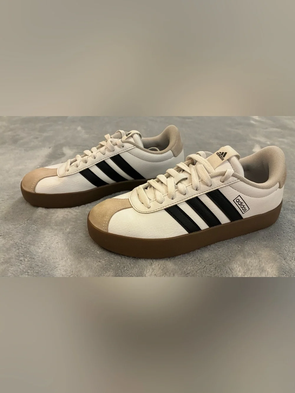 Women’s Adidas White Leather Sneakers Blue Stripes Tan Suede Toe/Heel Size 6